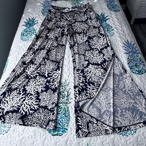 Nikki Navy and White Coral Print Women's Pants Large